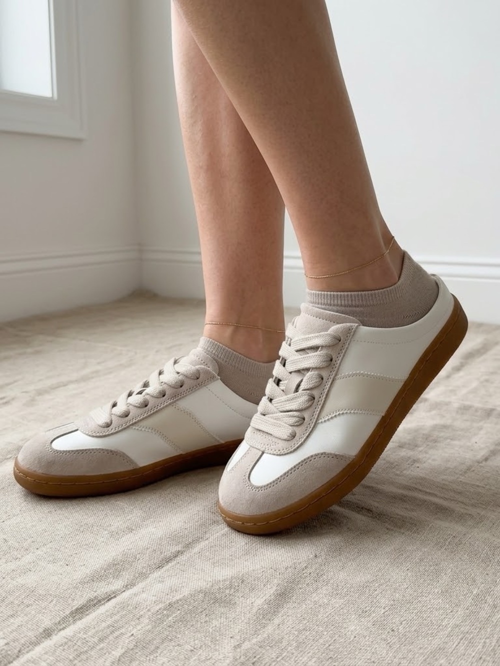 NWT Women’s Lina Sneakers with Memory Foam Insole - Universal Thread Size 6